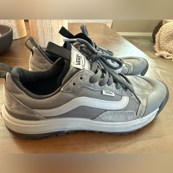 Vans MTE “made for the elements” outdoor shoe - Picture 2 of 6